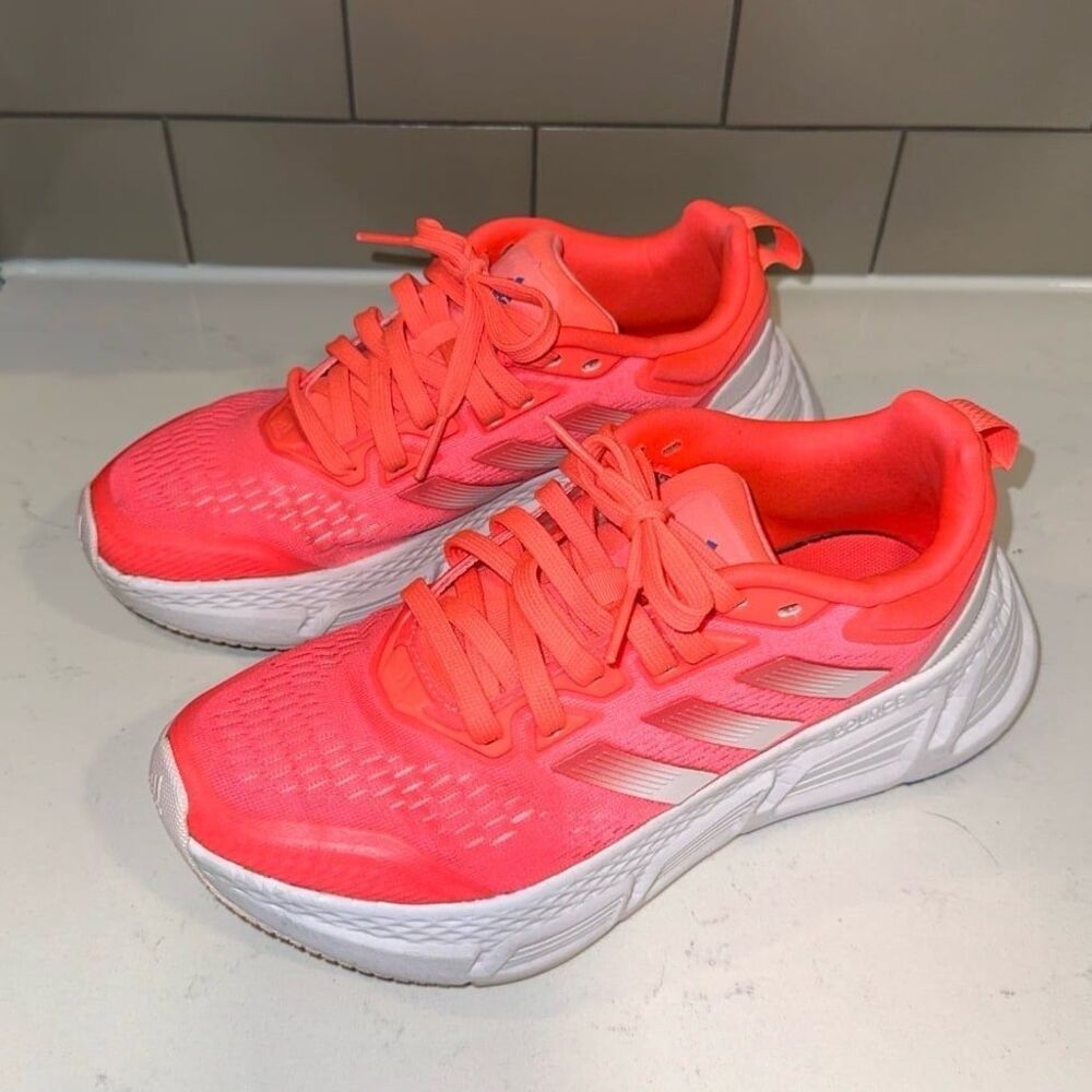 ADIDAS QUESTAR RUNNING SNEAKERS SIZE 6 WOMENS